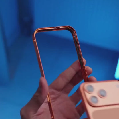 Forro metálico para iPhone con protección para la cámara
